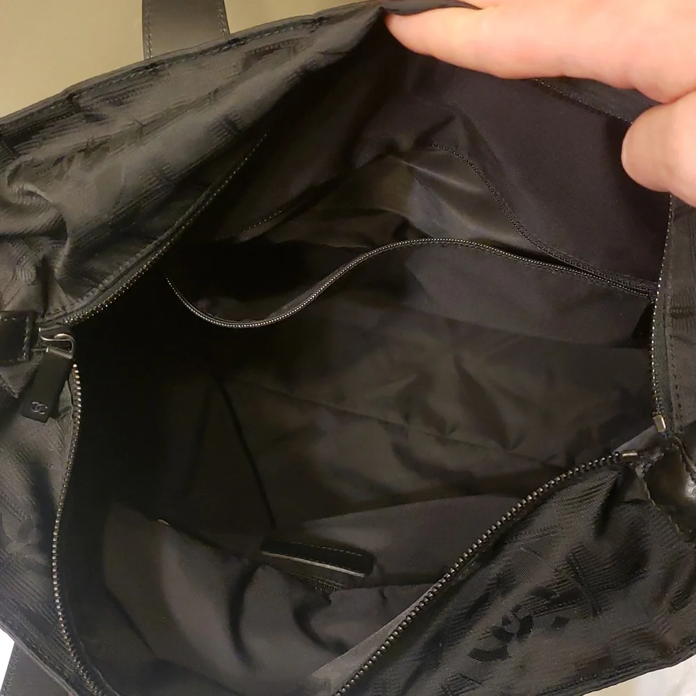 Chanel tote - Picture 10 of 17